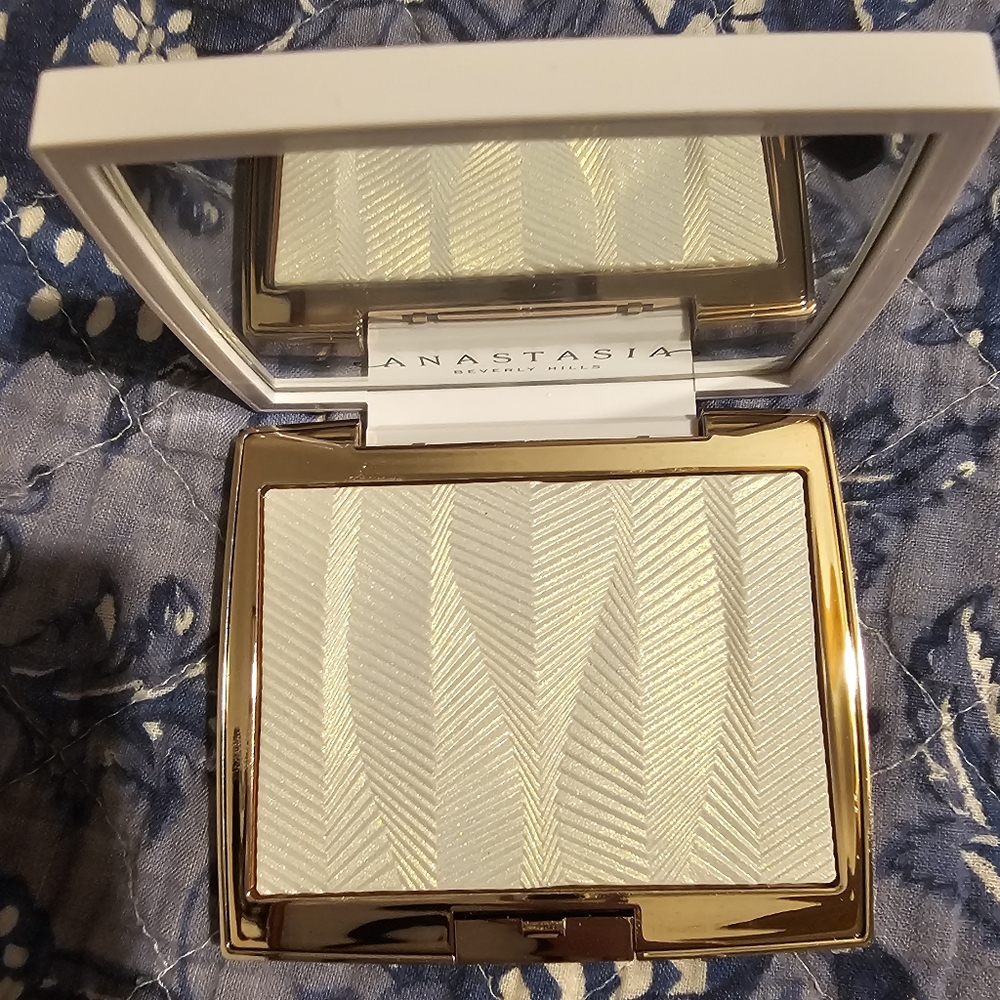 Anastasia Beverly Hills Highlighter in Iced Out BNIB